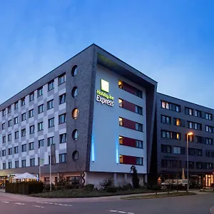 Express Airport By Ihg Hotel