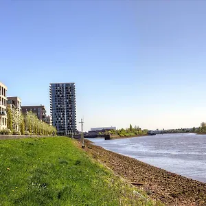 Plenus Riverloft Apartment